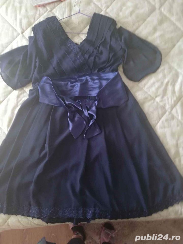 Vând rochiță bleumarin din voal