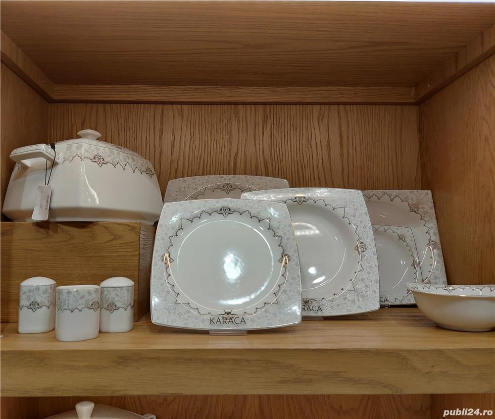 Set de masa de 12 persoane