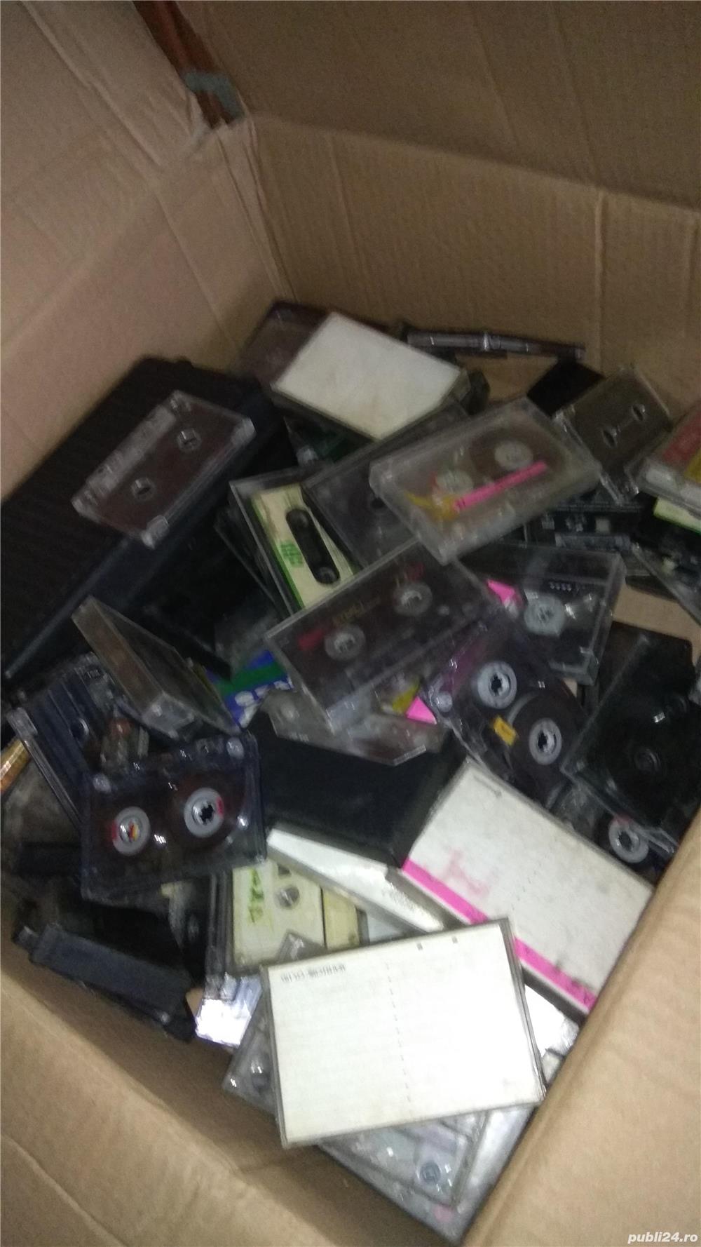 casete cu muzica usoare,manele si populara