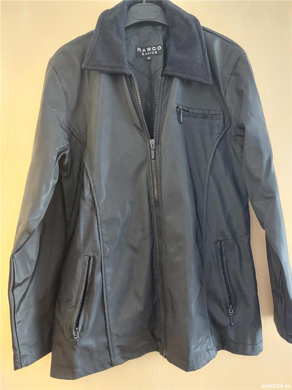 Jacheta negra impermeabila captusita