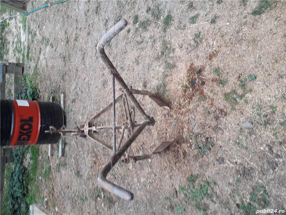 Vînd  plug și sapă de scos cartofi