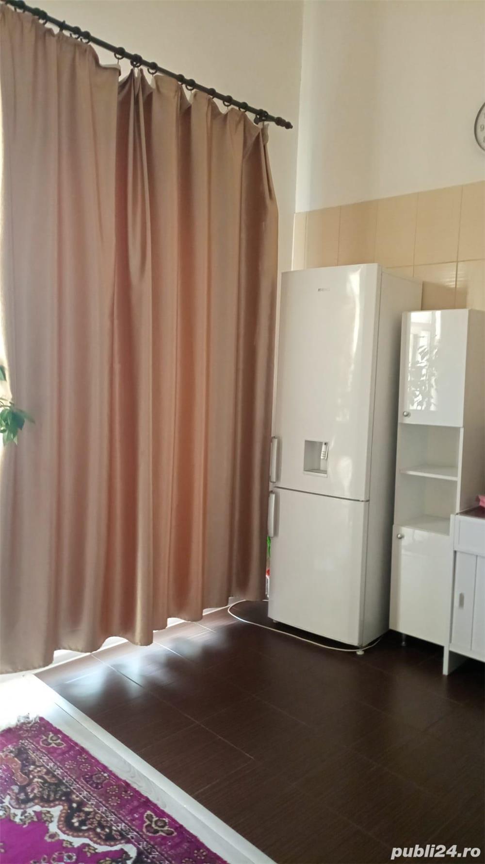 Inchiriez apartament cu 2 camere.