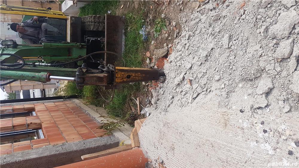 inchiriez utilaj cu picon 