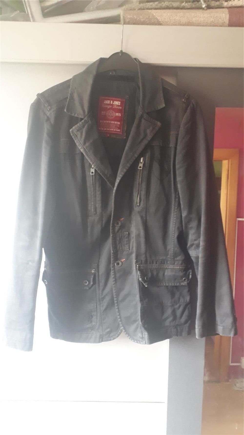 Vând jachetă JACK&JONES vintage denim!