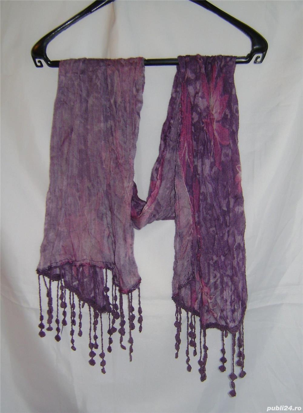 Esarfă lila, 10 lei