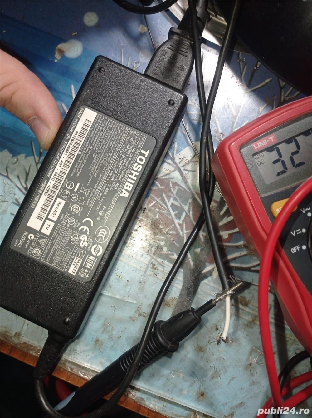 transformator/alimentator 220V la 19V 3,95A