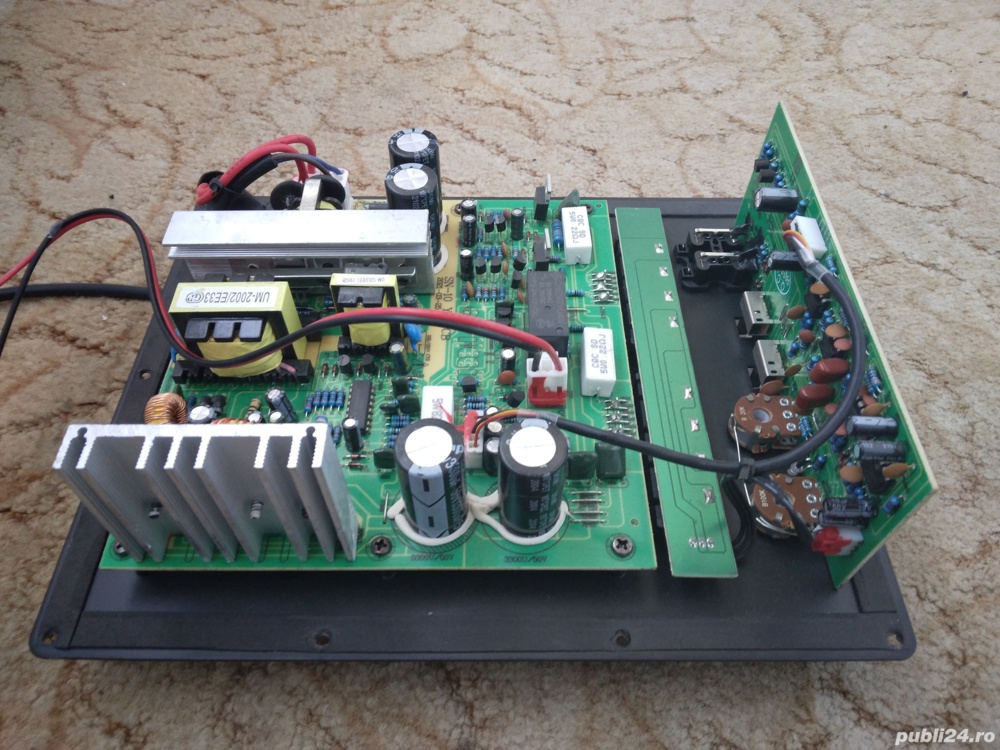 P L A C Ă de amplificare de 250 W Rms/4ohmi