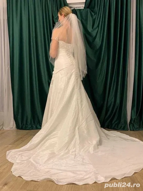 Rochie mireasa deosebita Maggie Sottero cu voal Poirier