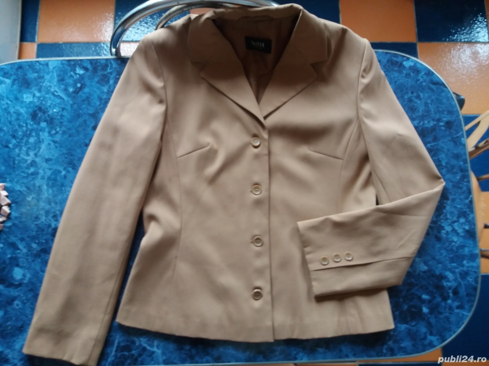 Vând sacou cambrat cafeniu!