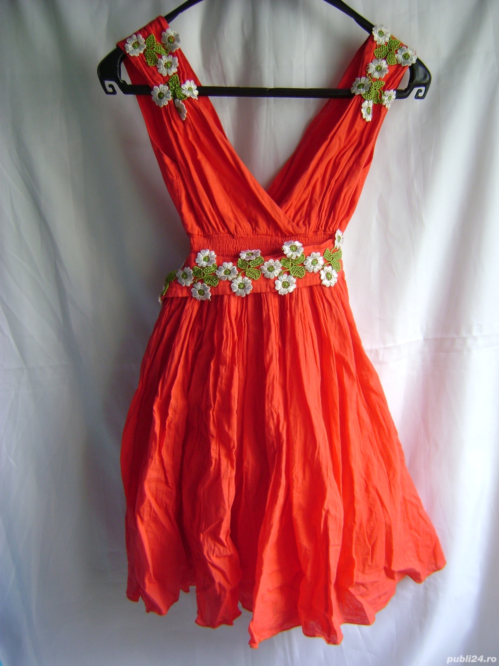 Rochie cu aplicatii, mărime 40