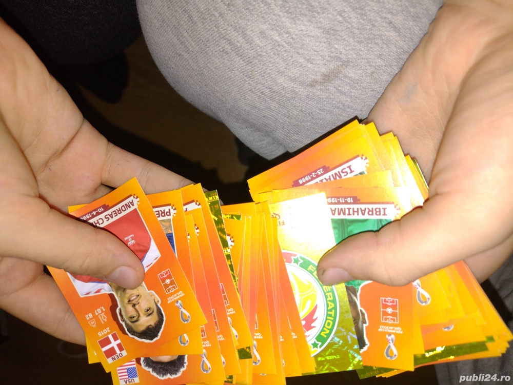 Vând abțibilduri PANINI cupa mondiala Qatar