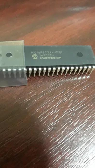 Microcontroler PIC16F877A-20I/P