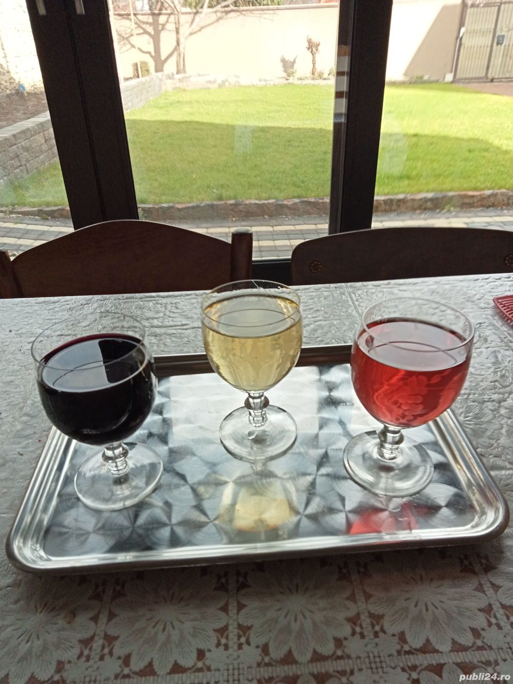 vin nou din struguri otonel cu feteasca  si  vin rosu