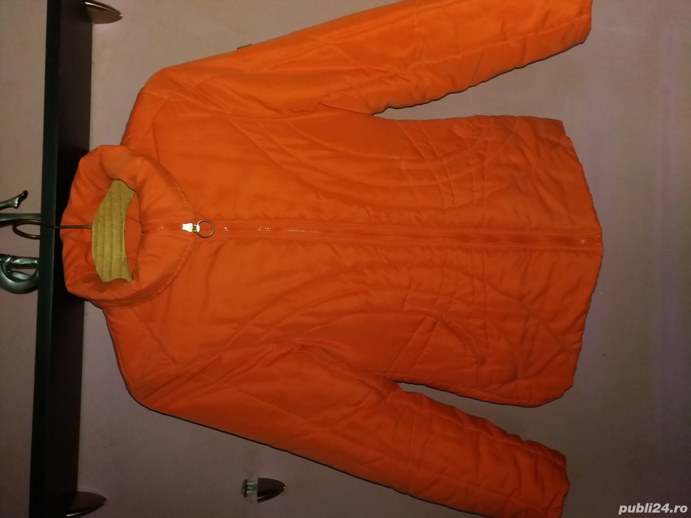 Vand geacă cambrată pe corp, mărime S-M!