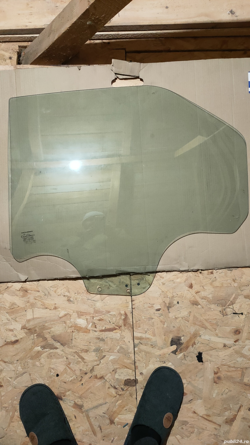 geam logan spate stanga