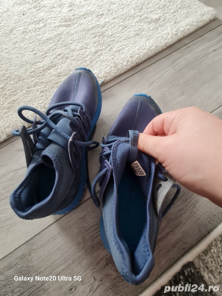 Vând adidasi ADIDAS Originali noi 90 eur