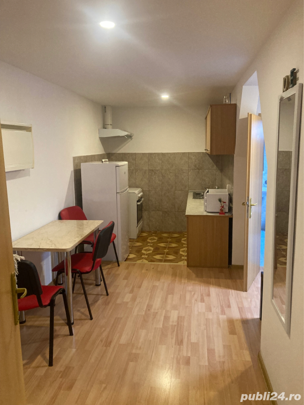 Închiriez Apartament 1 dormitor mansarda zona Mehala