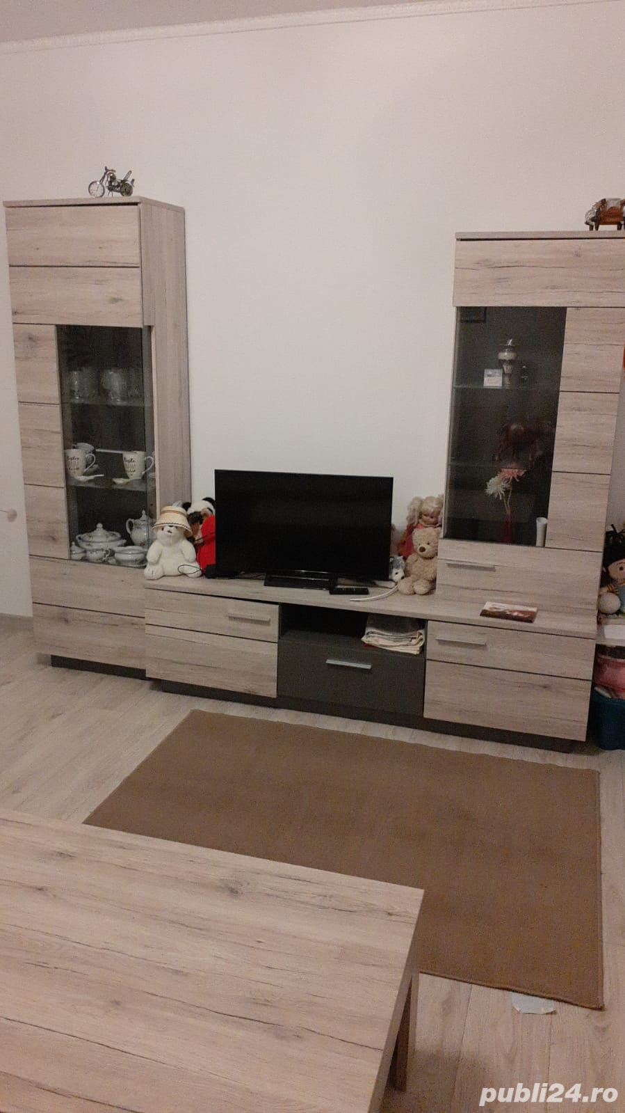 Vănd vitrina si masuta living