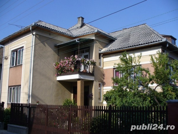 Casă cu etaj în Sighetu Marmaţiei, centru, zonă linistită Casă cu etaj în Sighetu Marmaţiei, centru, zonă linistită