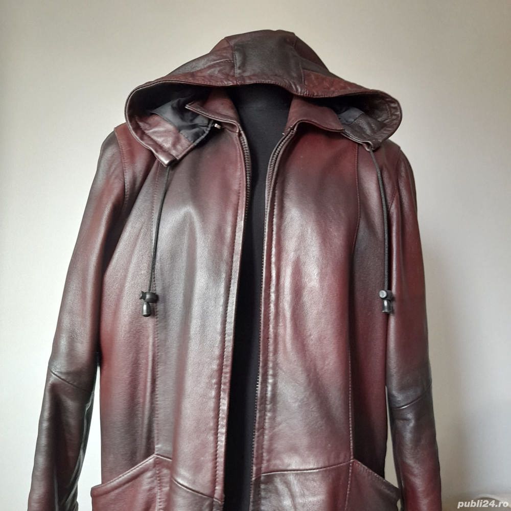 Vând jachetă cu glugă, din piele naturală