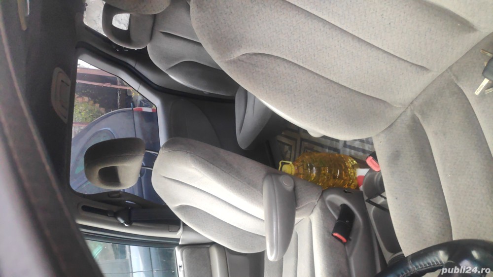 Dezmembrez Chrysler Grand Voyager 2.5CRD an 2005