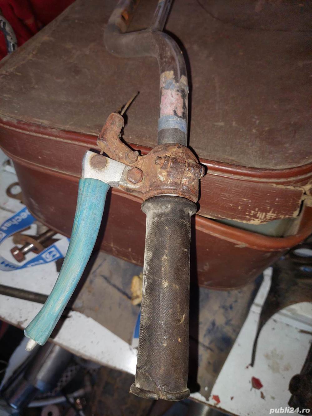 piesa veche de motoreta mobra,Coarne/Ghidon motor-motoreta MOBRA