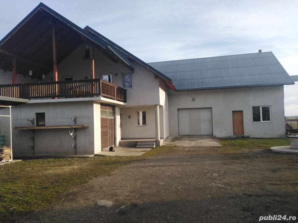 Vand casa si constructie anexa cu functiuni multiple