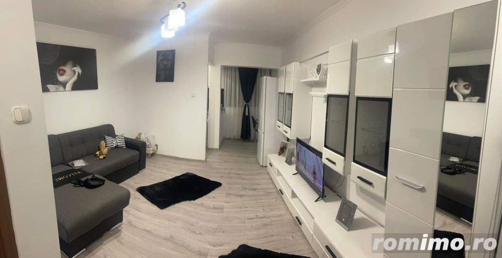 Garsoniera superba, pretabila pentru un cuplu sau o persoana. Langa Sala Palatului