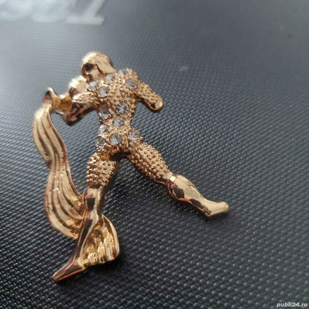 Brosa folosita,brosa zodia varsator ,metal auriu cu pietre