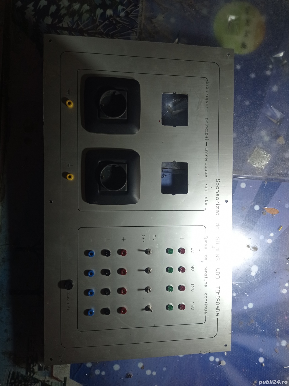 Tablou/panou de control pentru sursa de laborator 