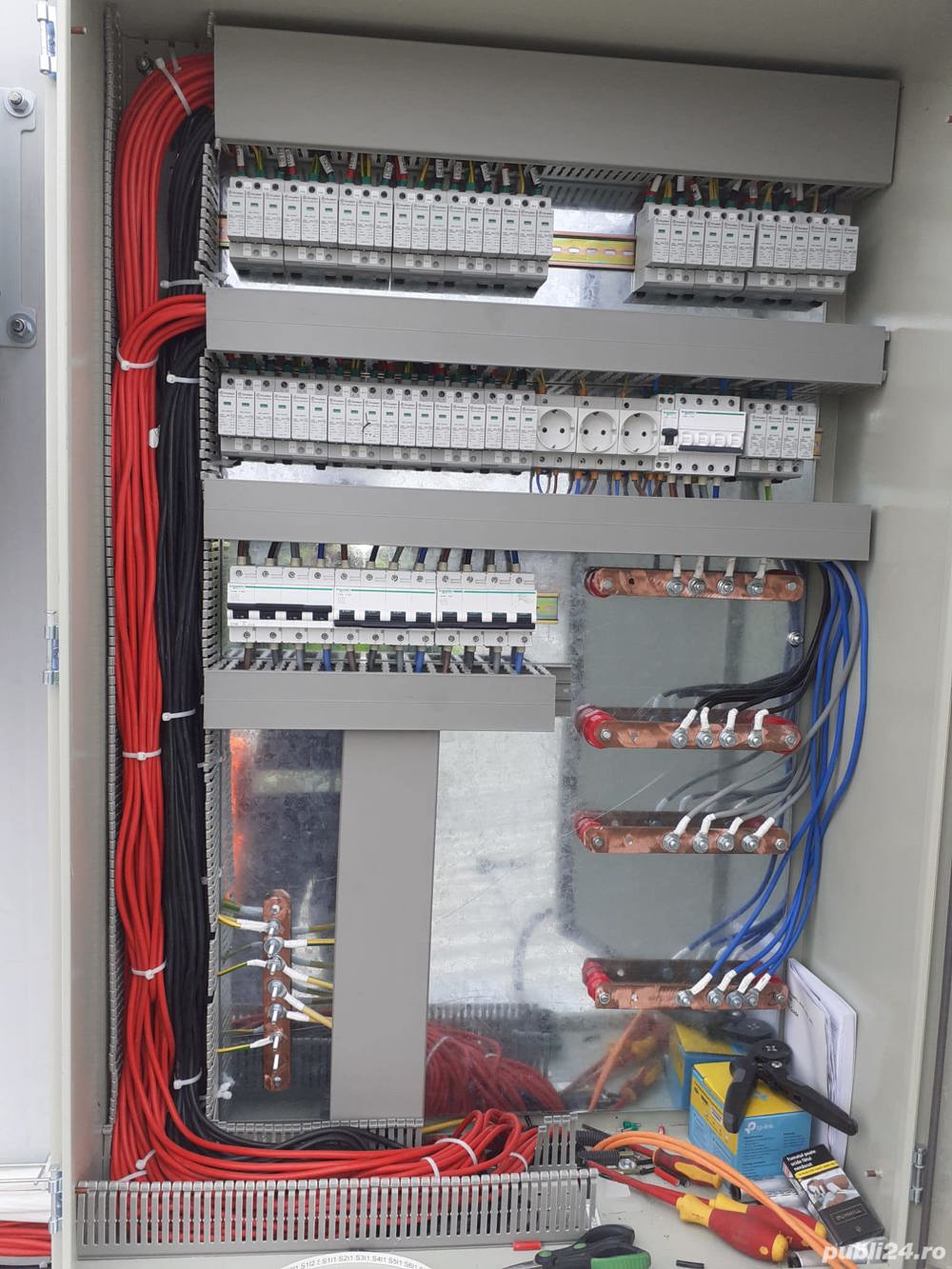 Angajam Electrician in Constructii - sisteme panouri fotovoltaice Angajam Electrician in Constructii - sisteme panouri fotovoltaice