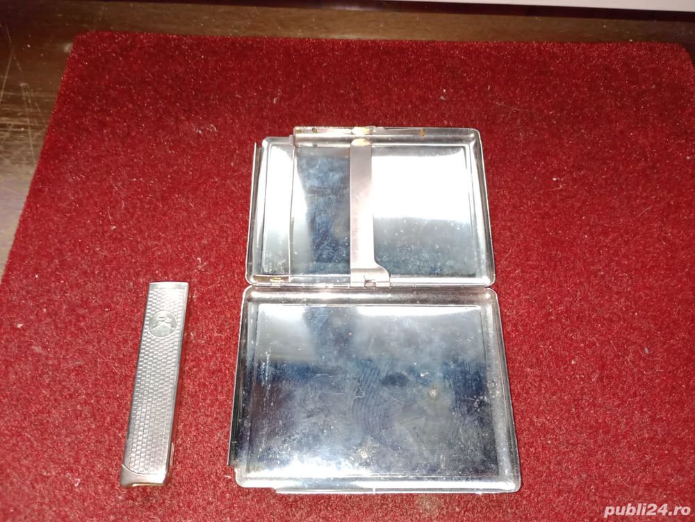 Tabachera port-tigaret anii '90 cu bricheta detasabila si reincarcabila