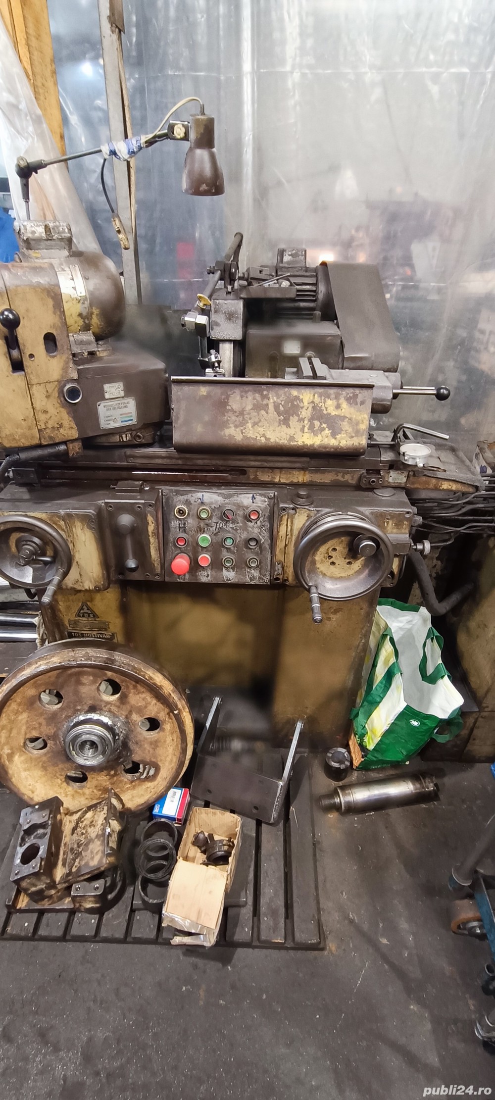 Mașina de rectificat universala BUA16 