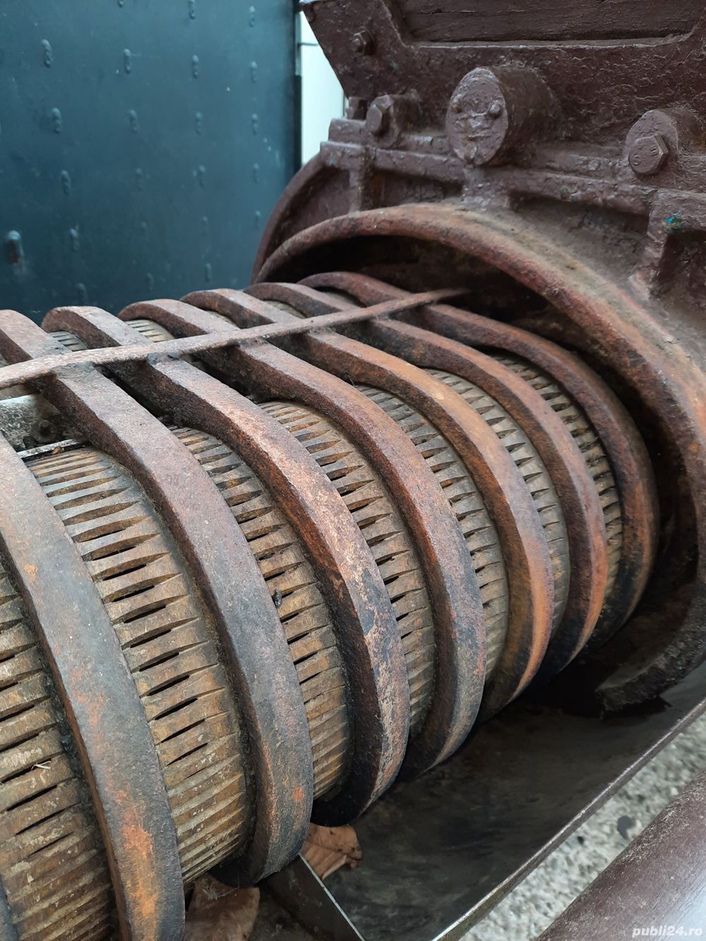 Vand presa pentru struguri ducher