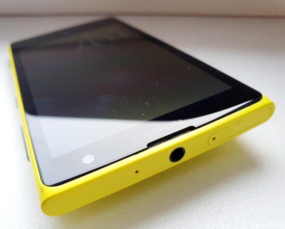 Nokia Lumia 1020 galben model 909 in stare buna fara accesorii display s-a dat