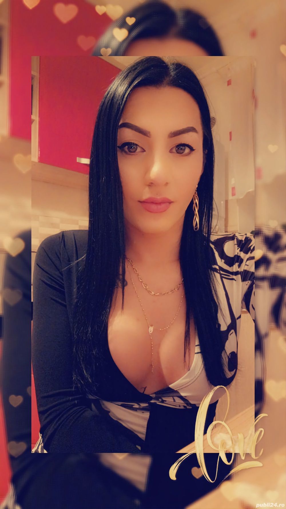 SHEMALE... siliconata, reala    nu travestit nu peruci și șosete la sutien