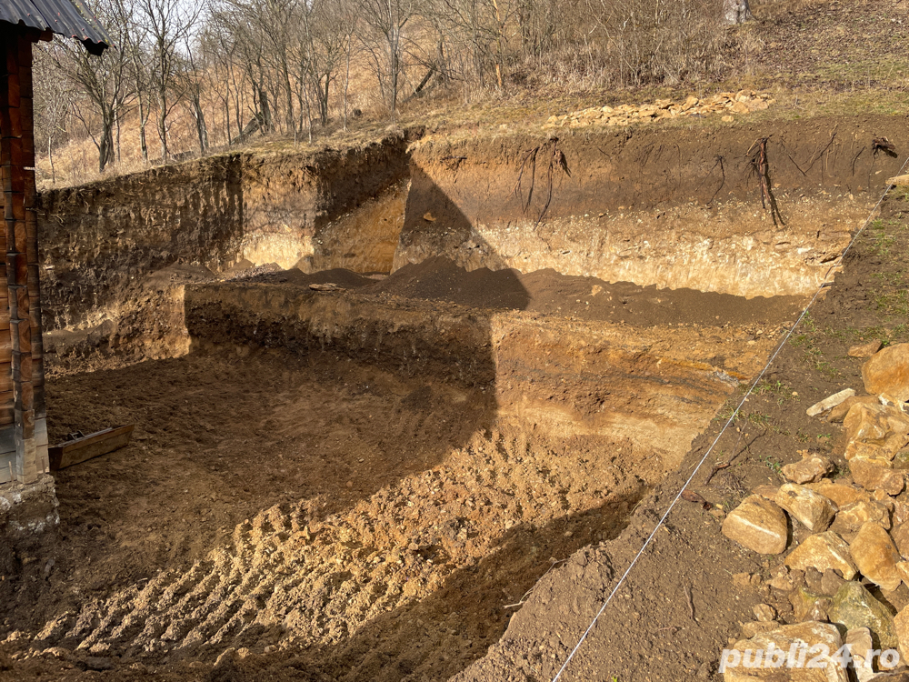 Executam săpături cu miniexcavator