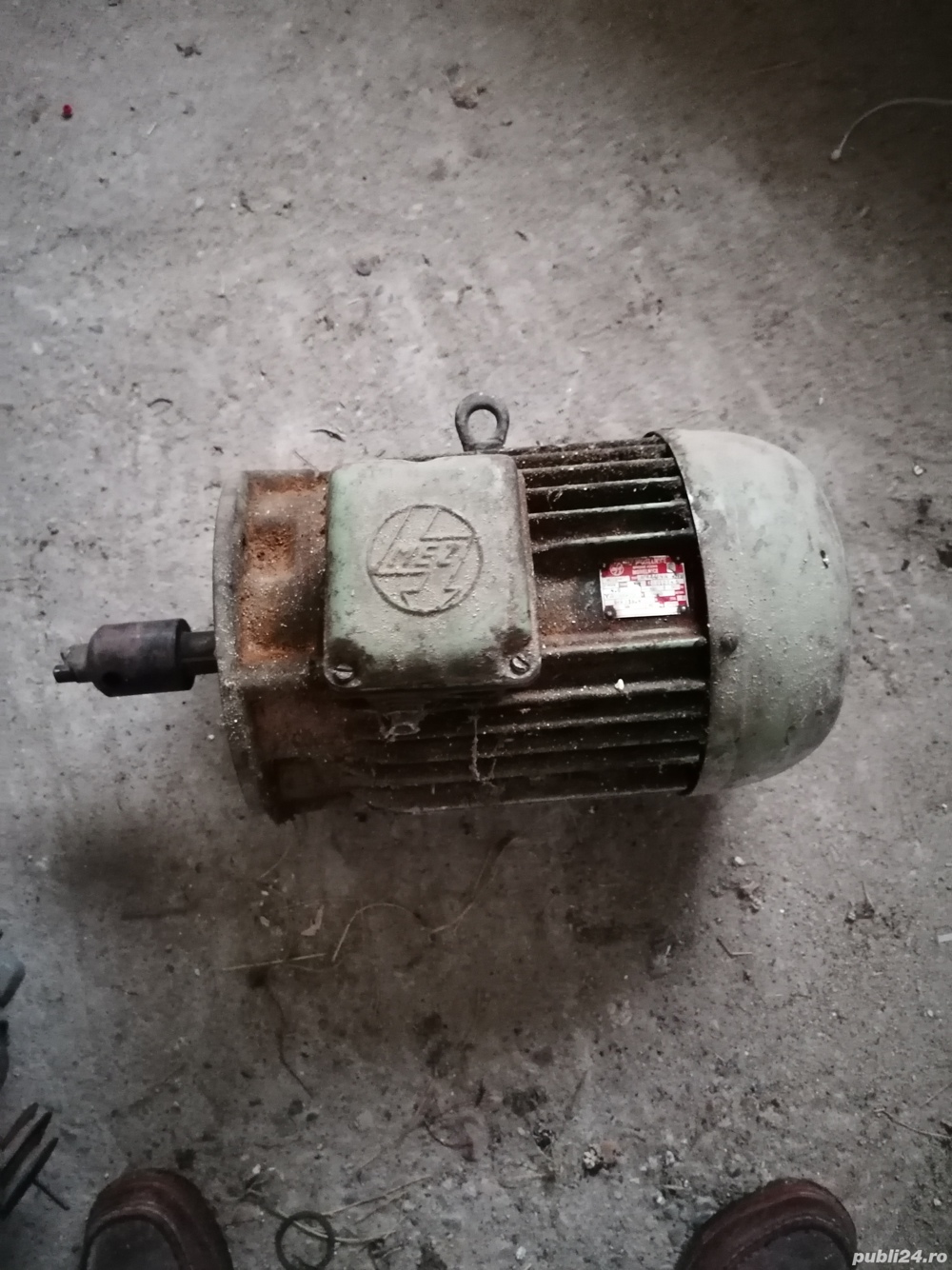 Vând motor trifazic