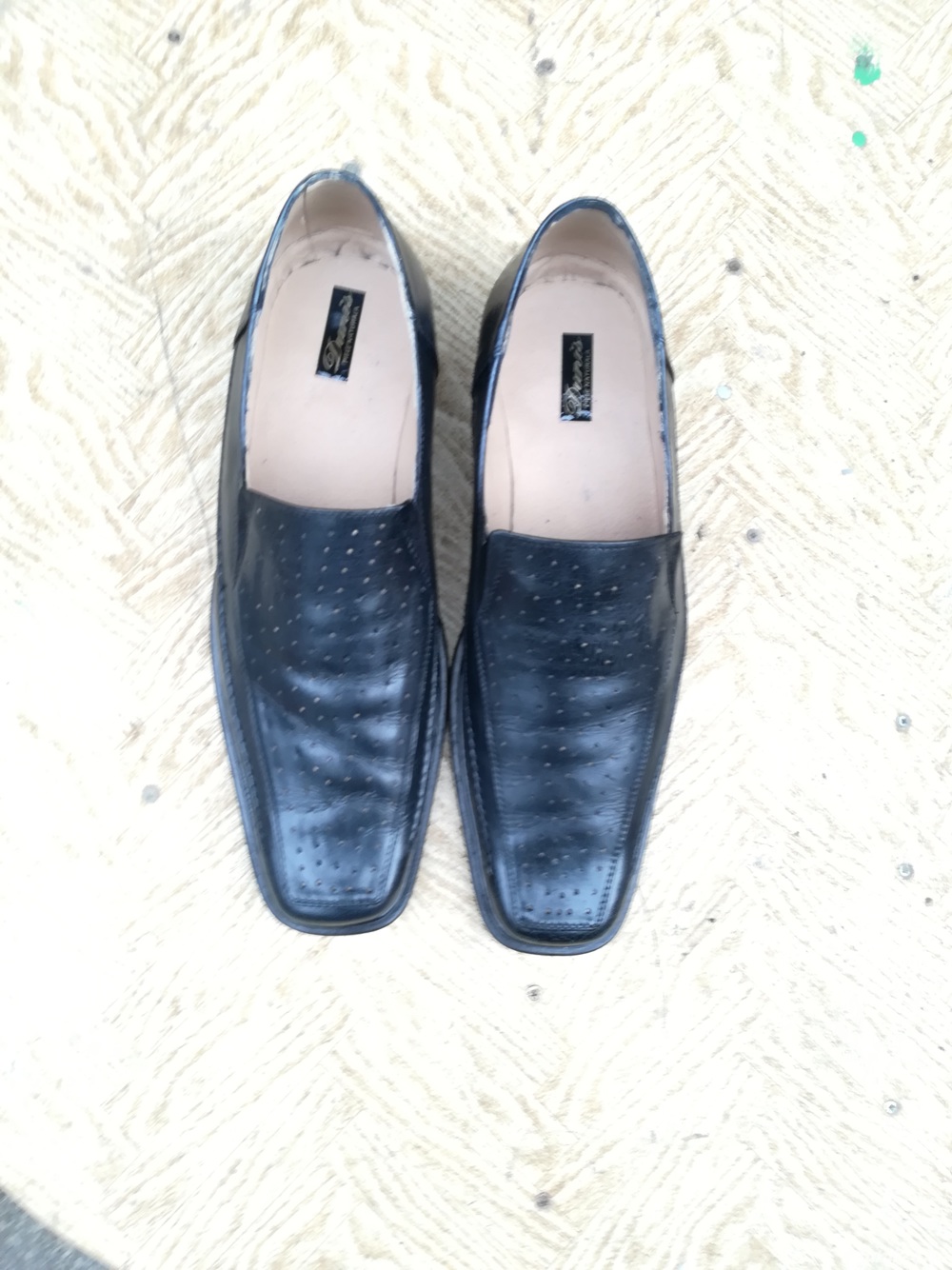 Pantofi marimea 44 de firma aproape noi pret 50 ron