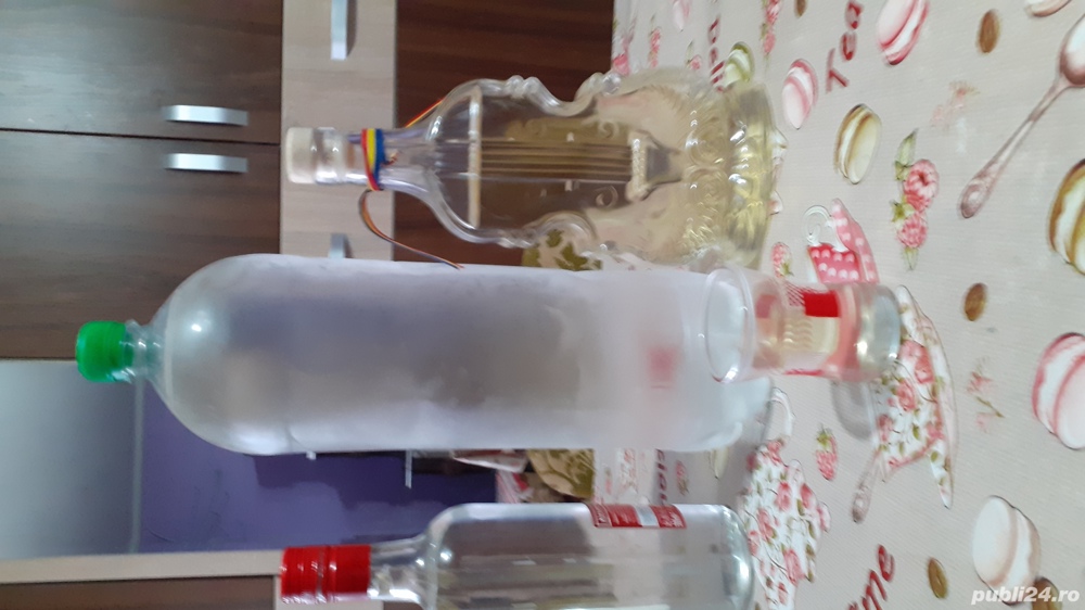 De vanzare Palinca de prune.