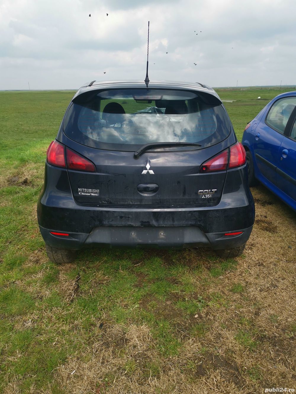 Vind piese din dezmembrare Mitsubishi Colt 1.1 benzina 2013 109000 km avariata avariat frontal