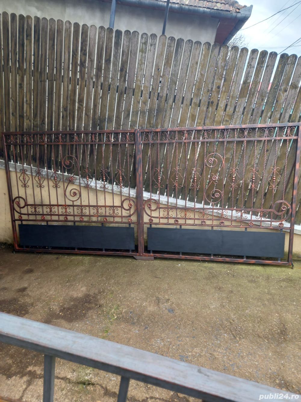 2 buc porti mari fier plin,h-1.80 m,deschidere-4020 mm,1 poarta mica de 1 m