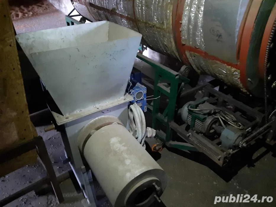 Instalatie pt. produs brichete din rumegus si paie 