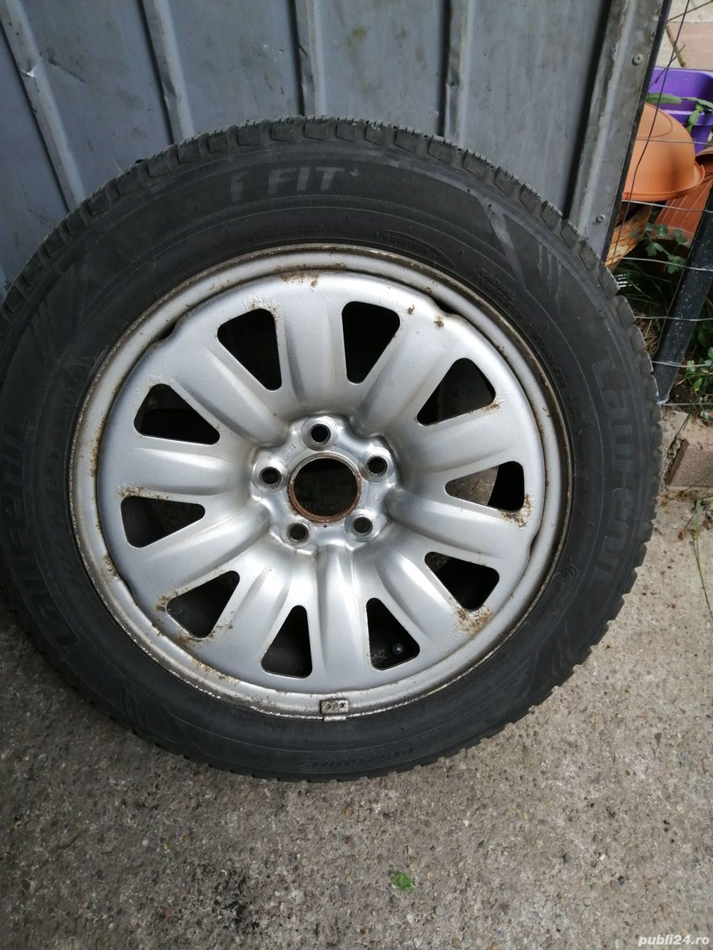 Vând anvelope de iarna cu jante 