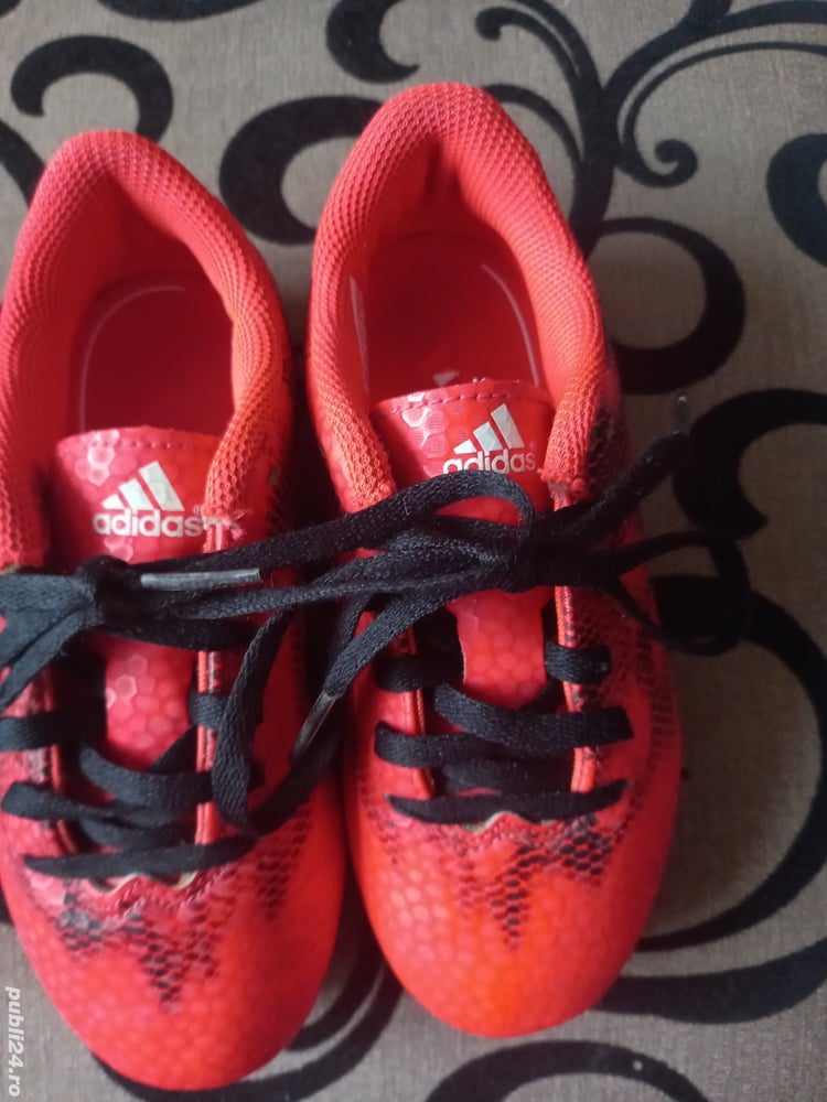 Vând Adidas cu crampoane copii