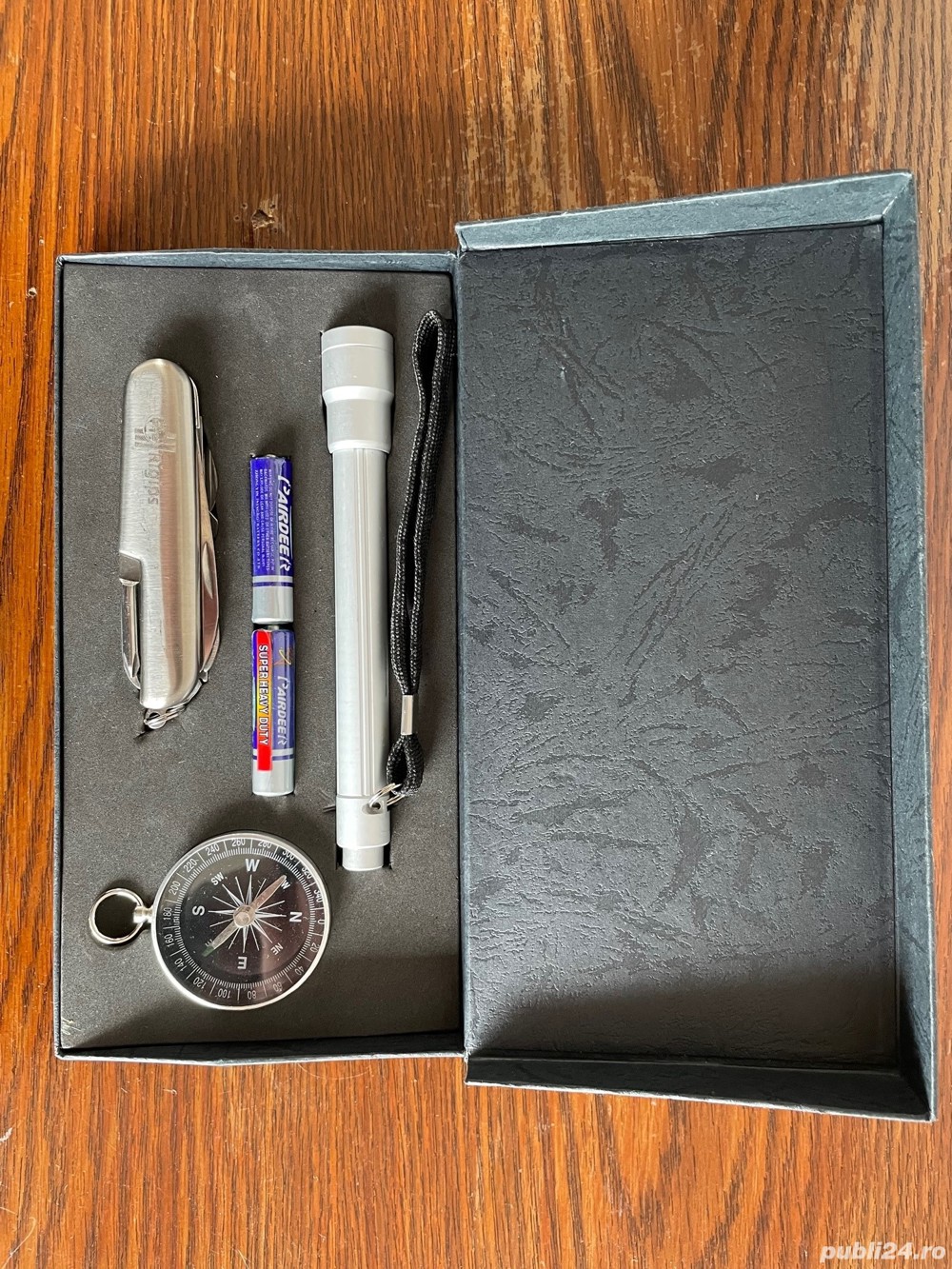 Vand set briceag + lanterna + busola