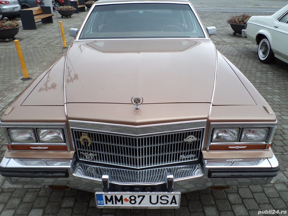 Inchiriez limuzină clasică cadillac pentru diferite evenimente