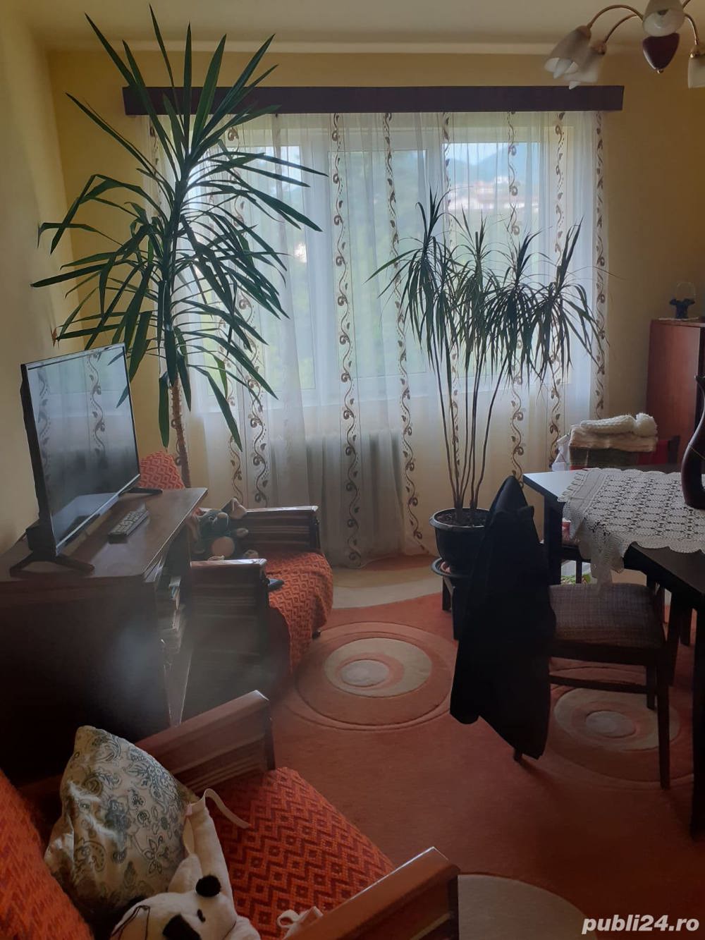 Închiriez apartament mare, 65 mp, în Deva, str. Titu Maiorescu, zona Licee.