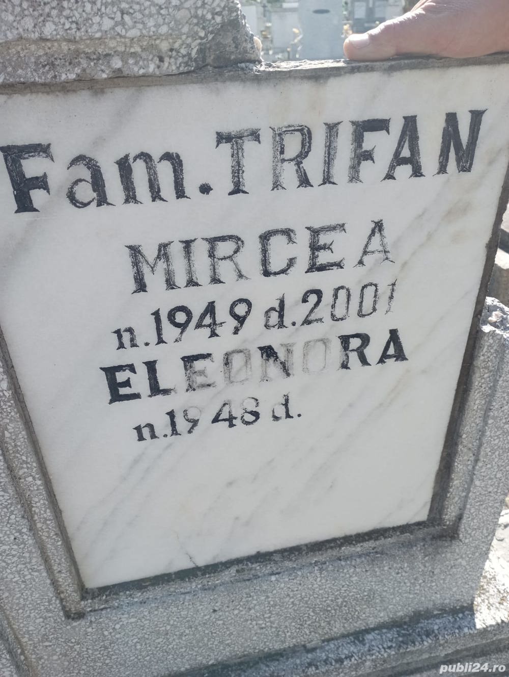 Scriu litere pe cruci ,morminte ,placi marmura 