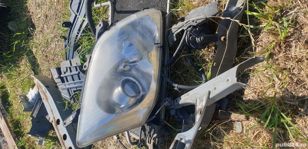 far dreapta fata toyota avensi 